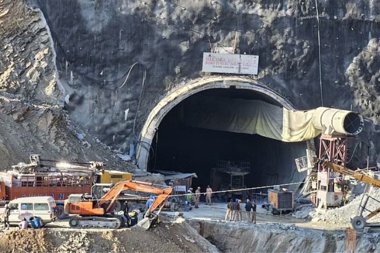 Significant Progress in Uttarkashi Tunnel Rescue: PM Modi Consults with CM Dhami as Efforts Intensify
